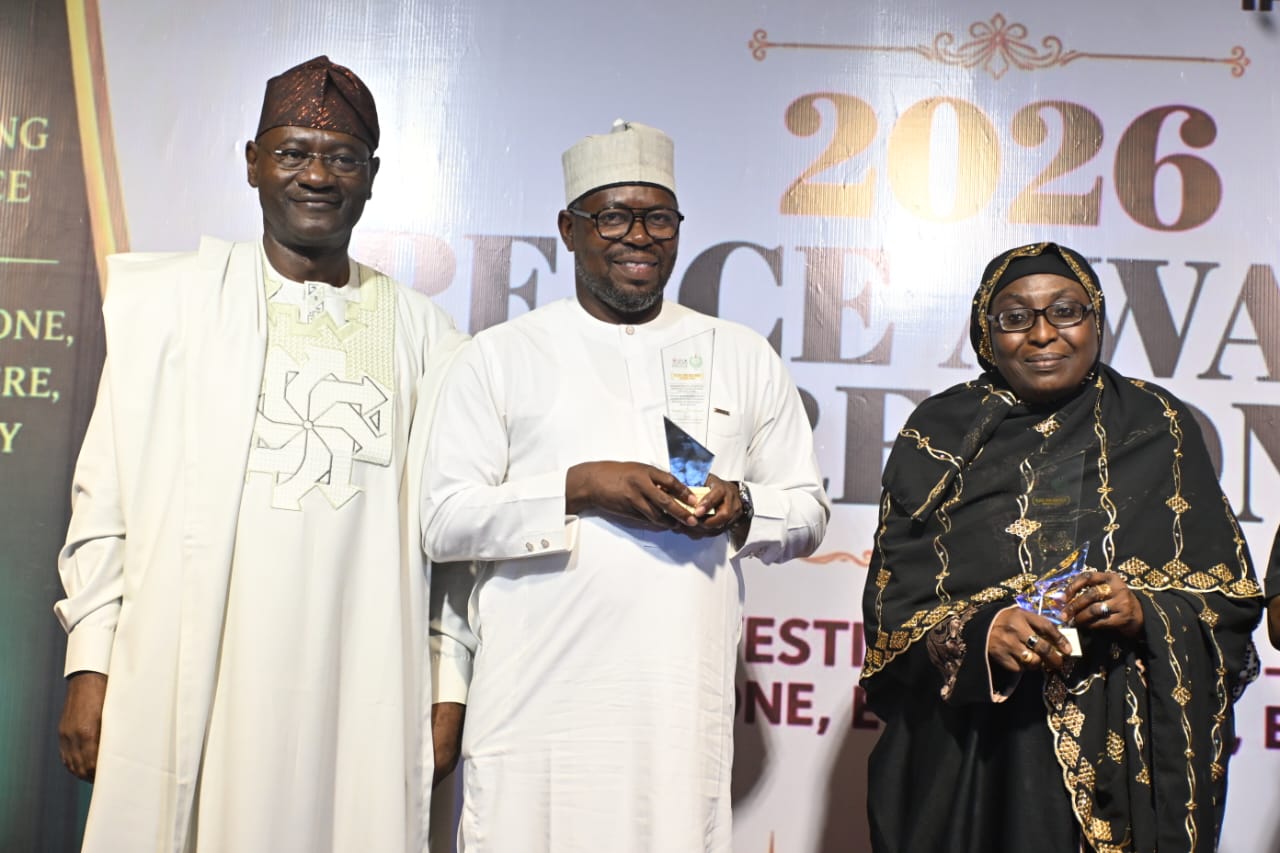 The Country Representative of FFA, Mr Felix Joseph Samari (middle) receiving the award